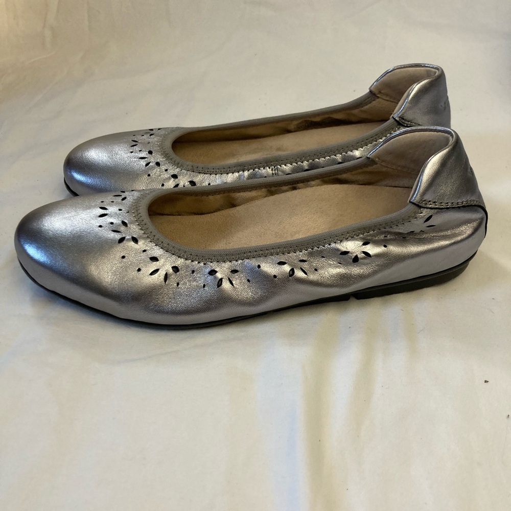 9-15 Vionic Silver Geneva Shoes Eyelet Perforated Comfort 6.5